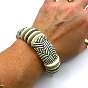 Vintage Avon Gray and Cream Carved Design Stretch Bracelet